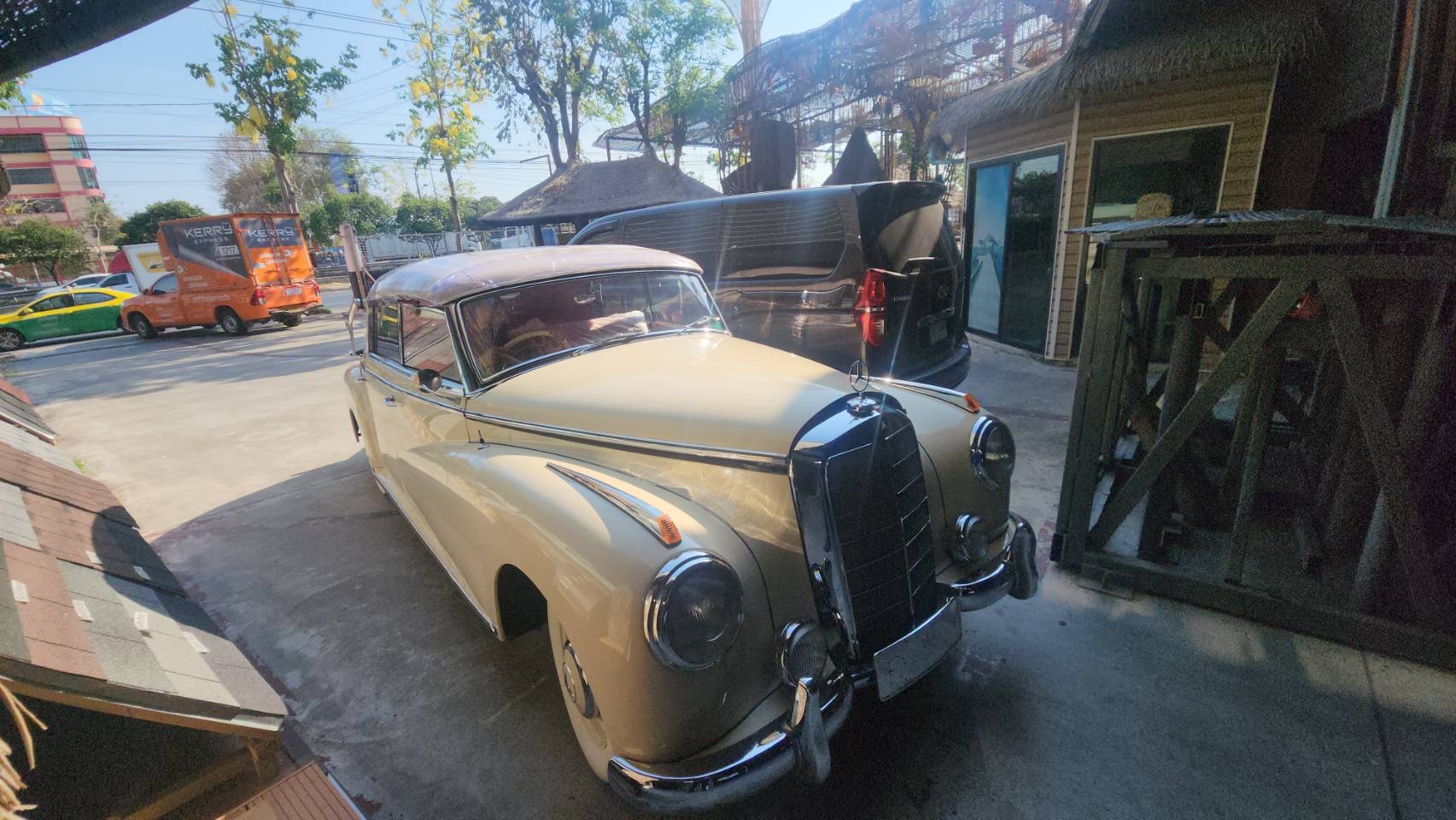Mercedes-Benz 